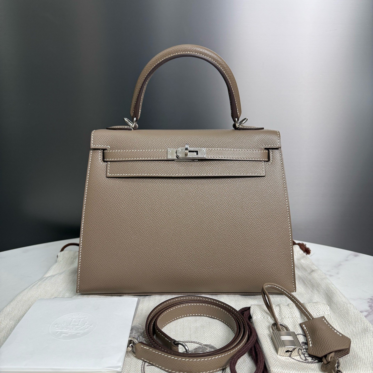 99新 Hermes/爱马仕 大象灰 Kelly25银扣 凯莉包手提包15989771