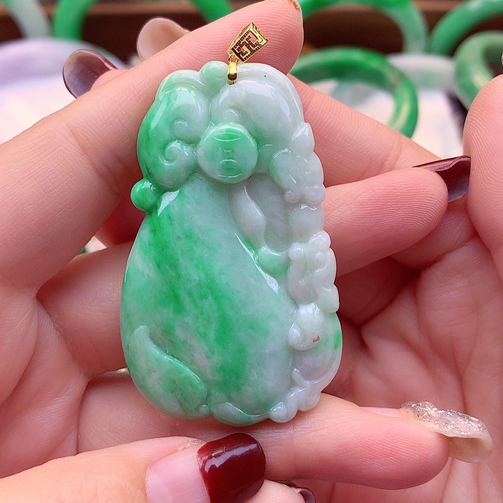 翡翠颈饰18K金镶嵌翡翠