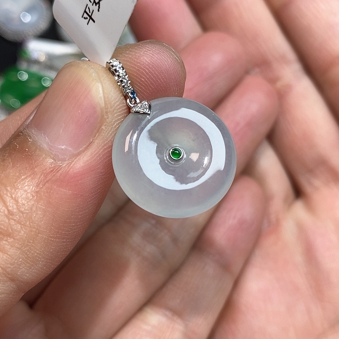 翡翠颈饰18K金镶嵌平安扣