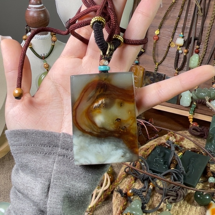 蛇纹石玉未镶嵌颈饰