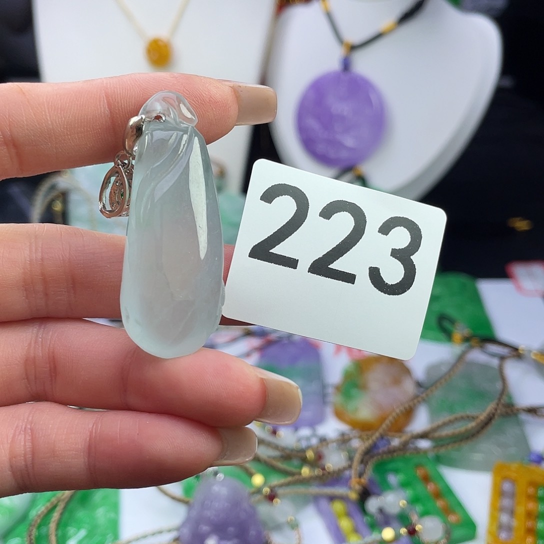 翡翠未镶嵌吊坠(赠链)