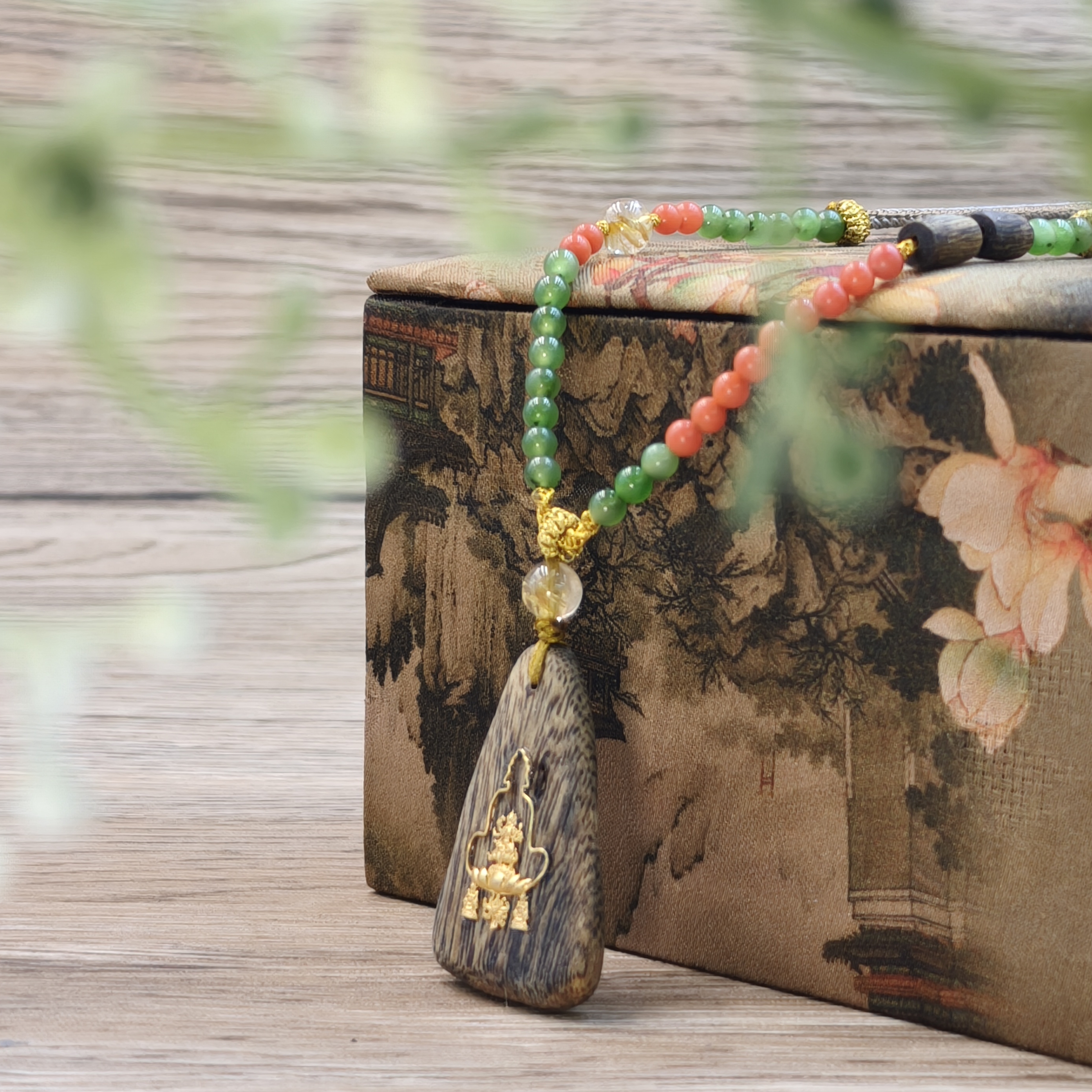 【晟伊珠宝】18K金沉香家族开路斗姆五爷金S法阵吊坠+小家庭名+日期