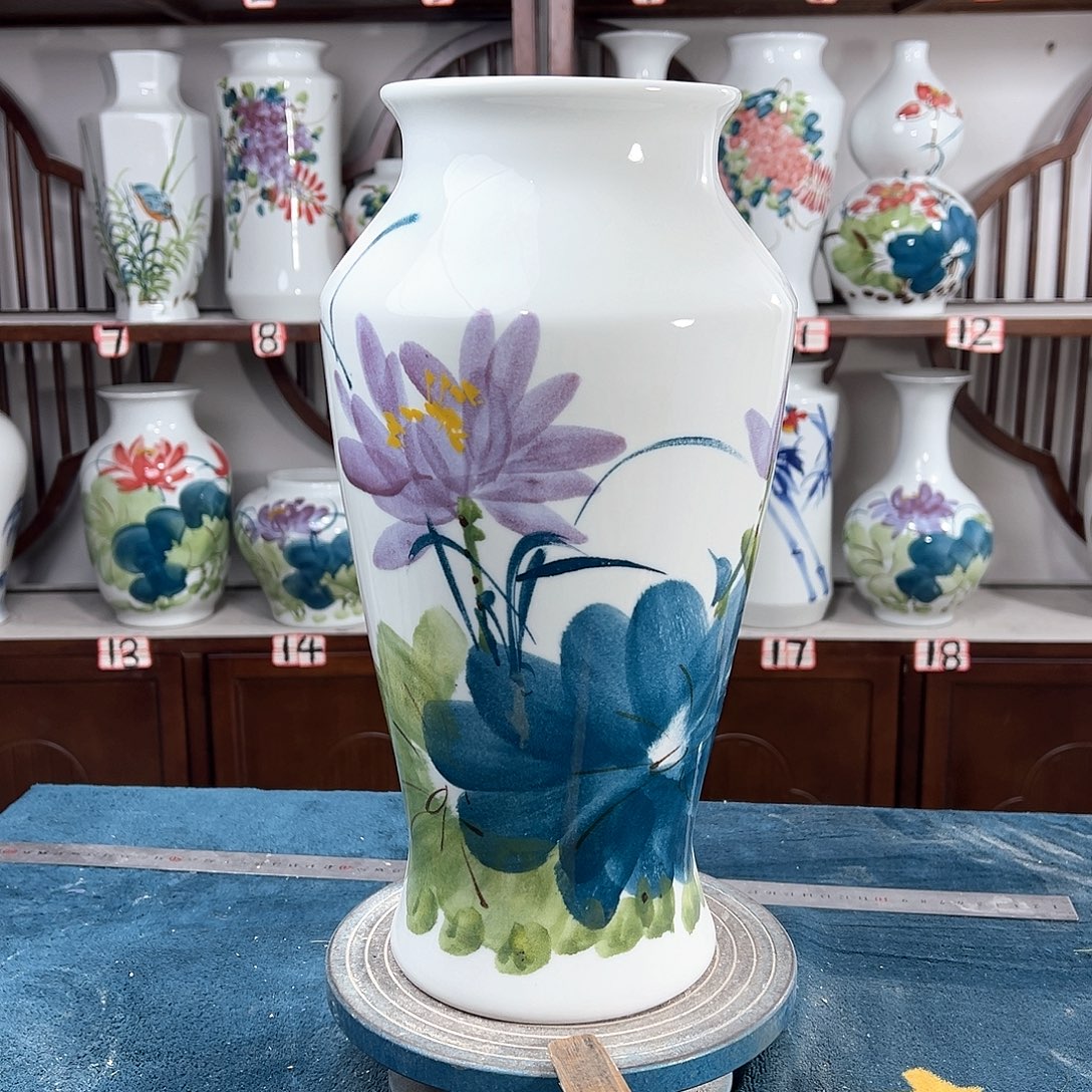 摆件景德镇陶瓷大鱼紫荷