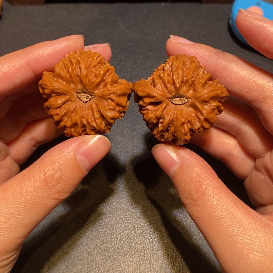 吊坠文玩核桃凹底南疆石37尺