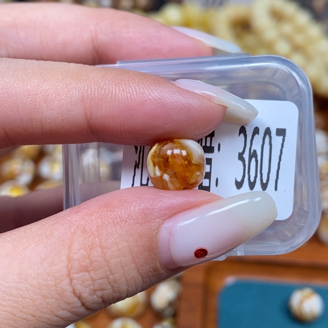 蜜蜡未镶嵌珠宝奇石3607