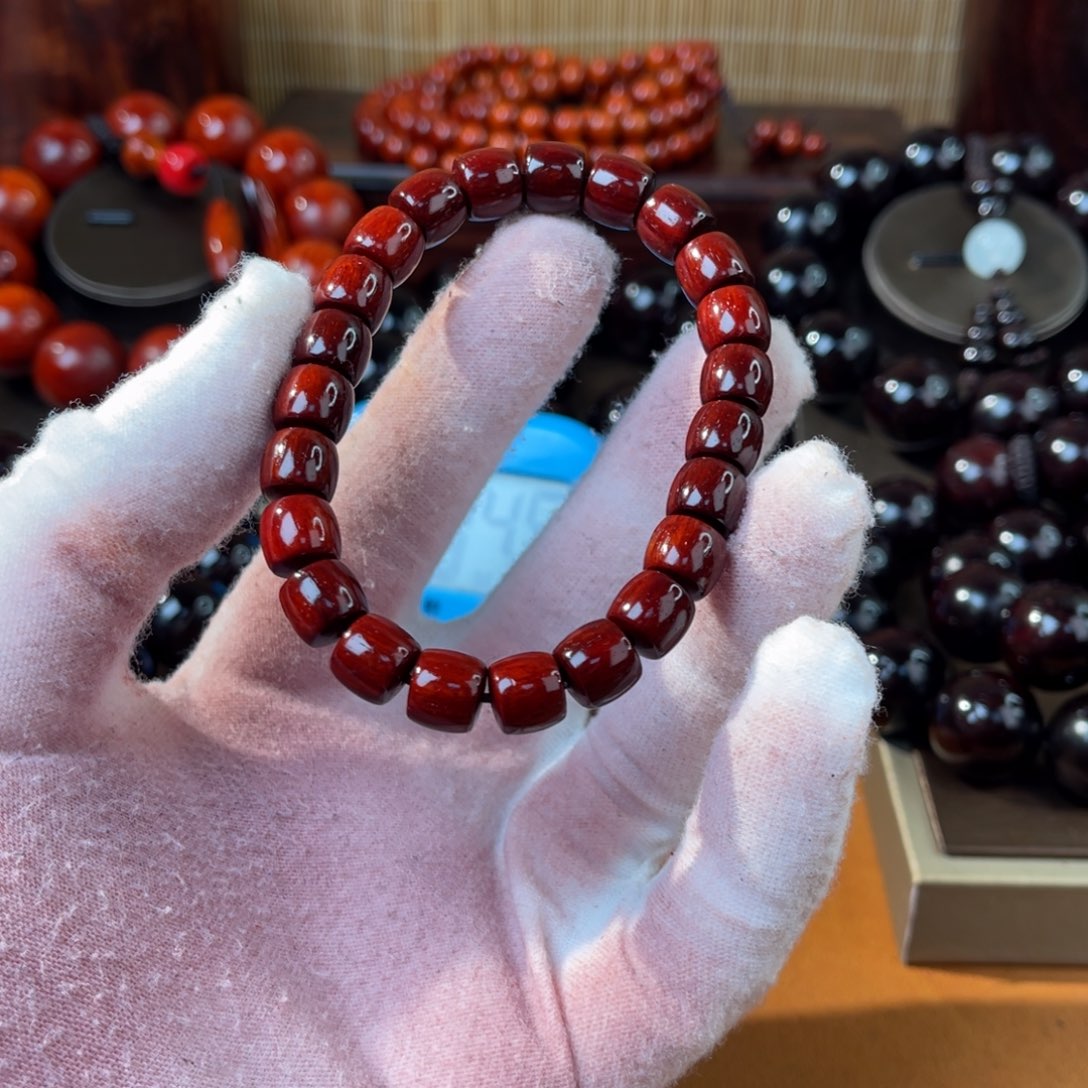 檀香紫檀（小叶紫檀）恐**狼