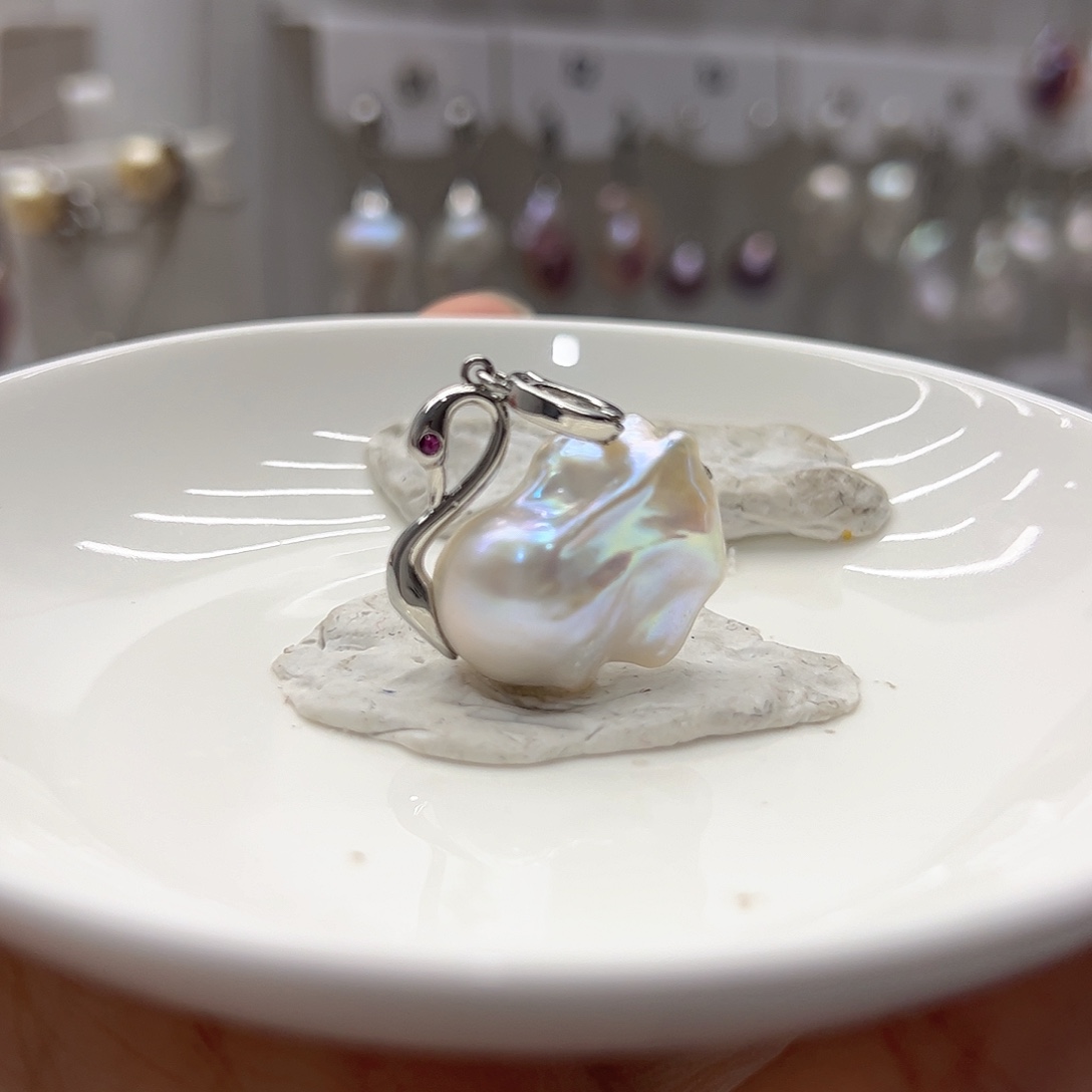 淡水珍珠银S925镶嵌耳饰