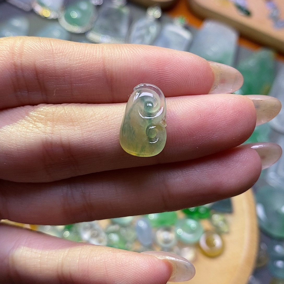 翡翠未镶嵌颈饰翡翠