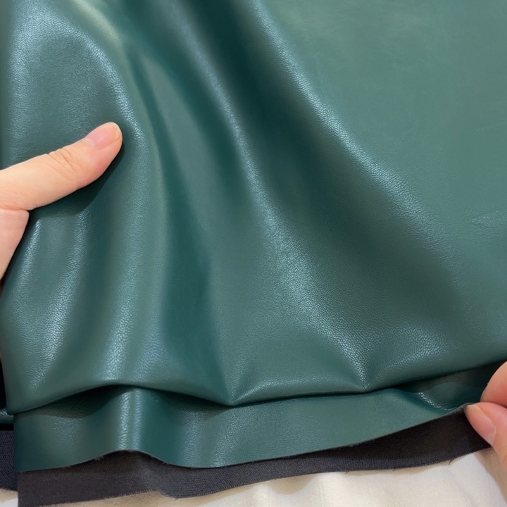 混纺墨绿色棉底皮1米。  