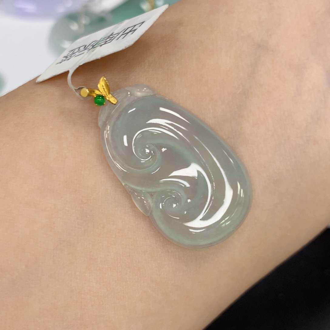 颈饰18K金镶嵌翡翠