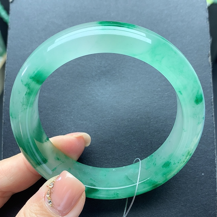 石英质玉未镶嵌手镯