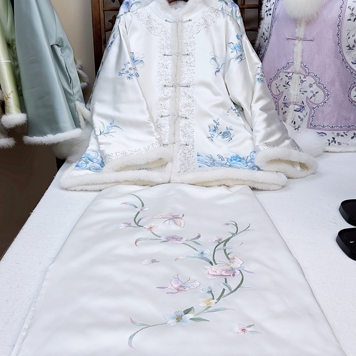 织绣白色桑蚕丝冬款上衣