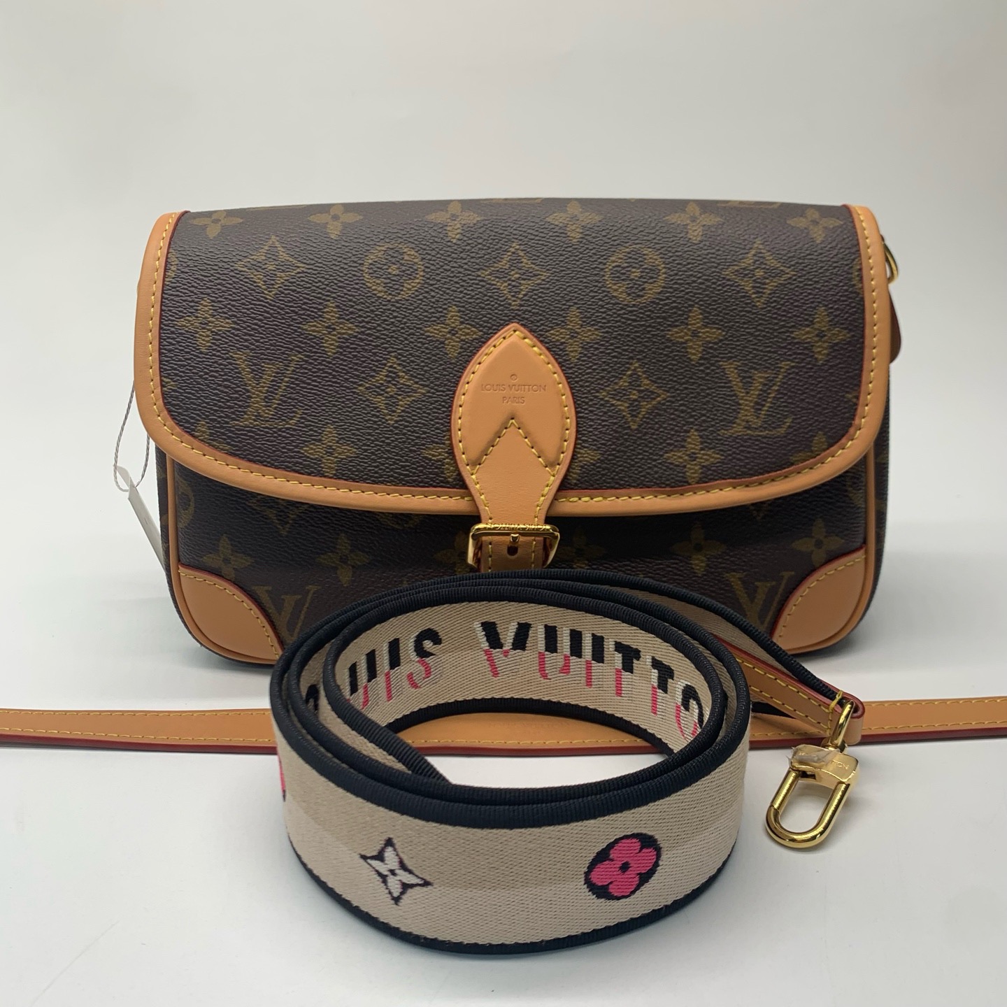 99新 LouisVuitton/路易威登 Dian法棍腋下包斜挎包芯片款dx1774
