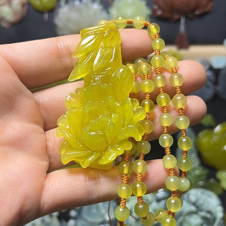 主***子蛇纹石玉未镶嵌颈饰