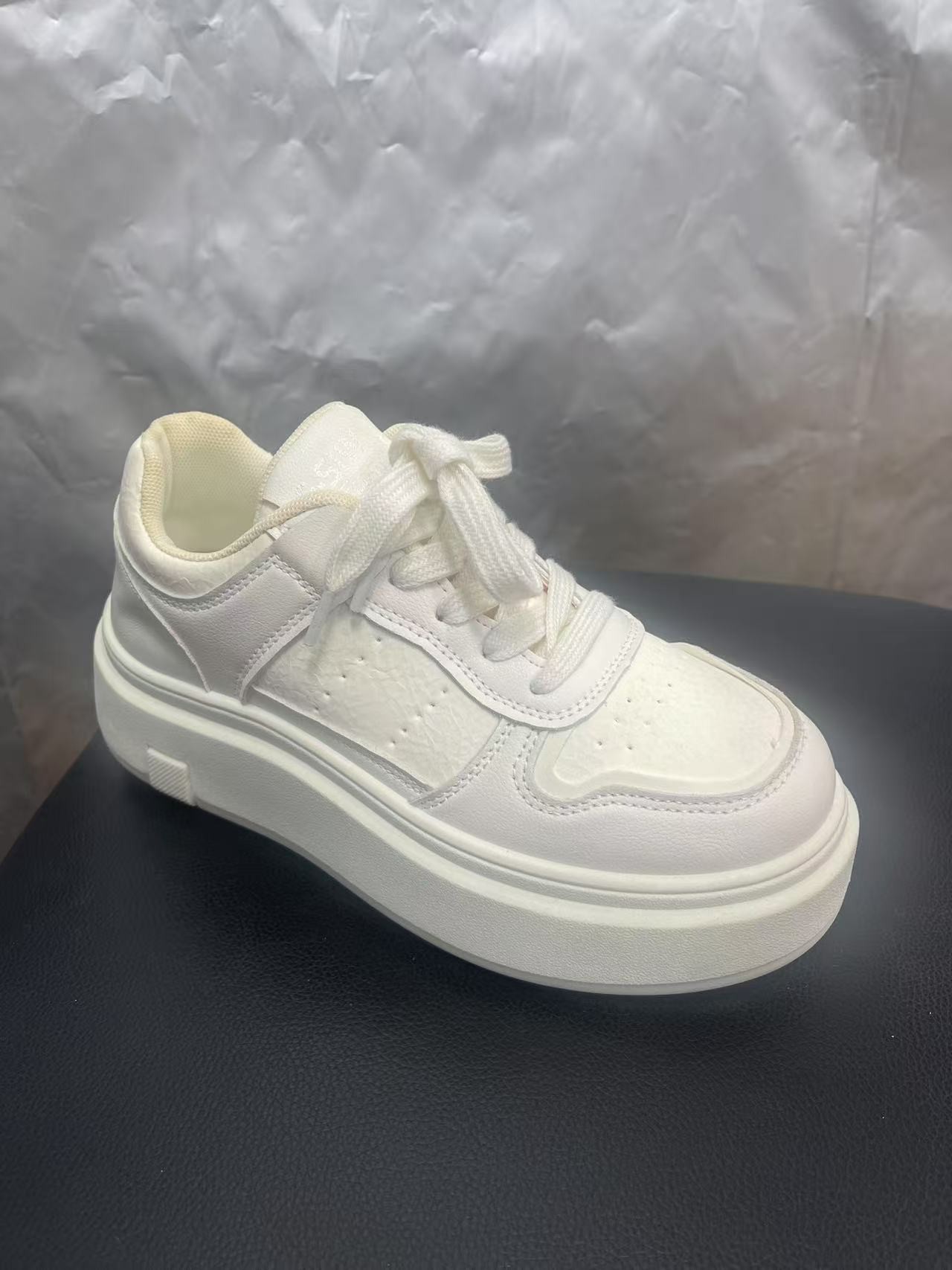 时尚百搭小白鞋 2025时尚经典款 6211