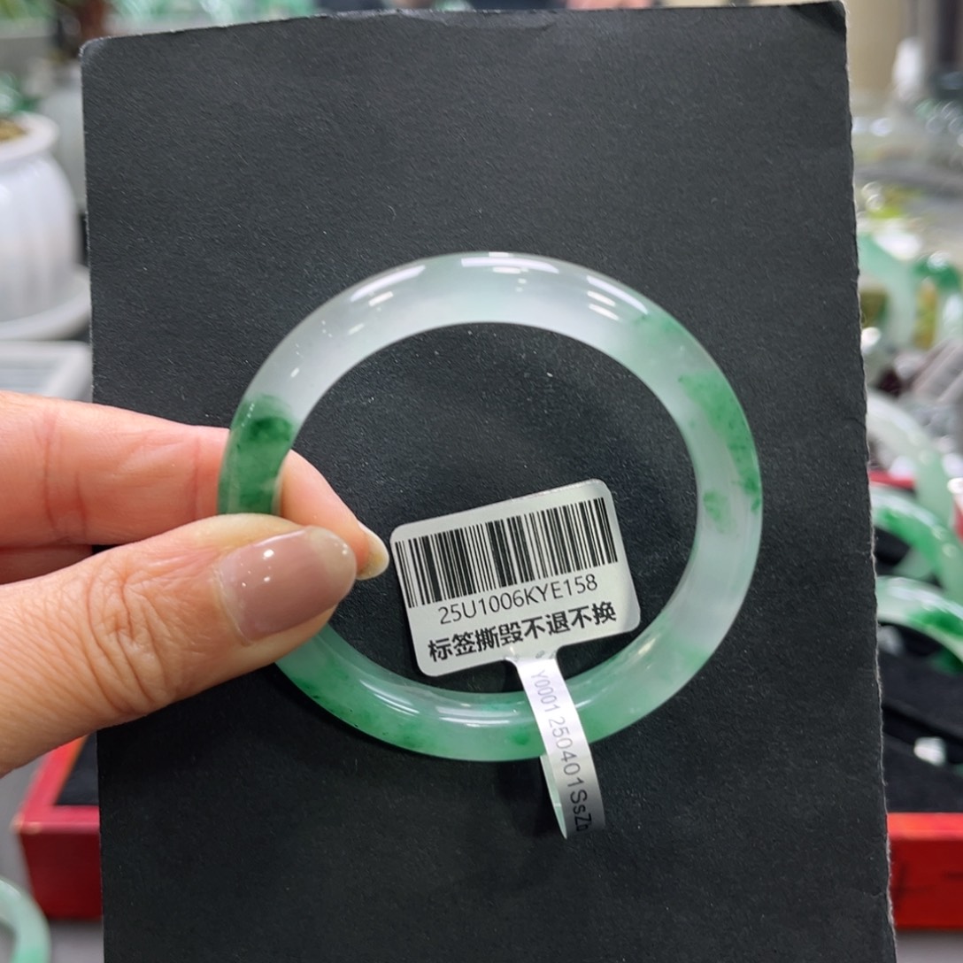 家***）石英质玉（非洲翠）未镶嵌手镯➕小玥52