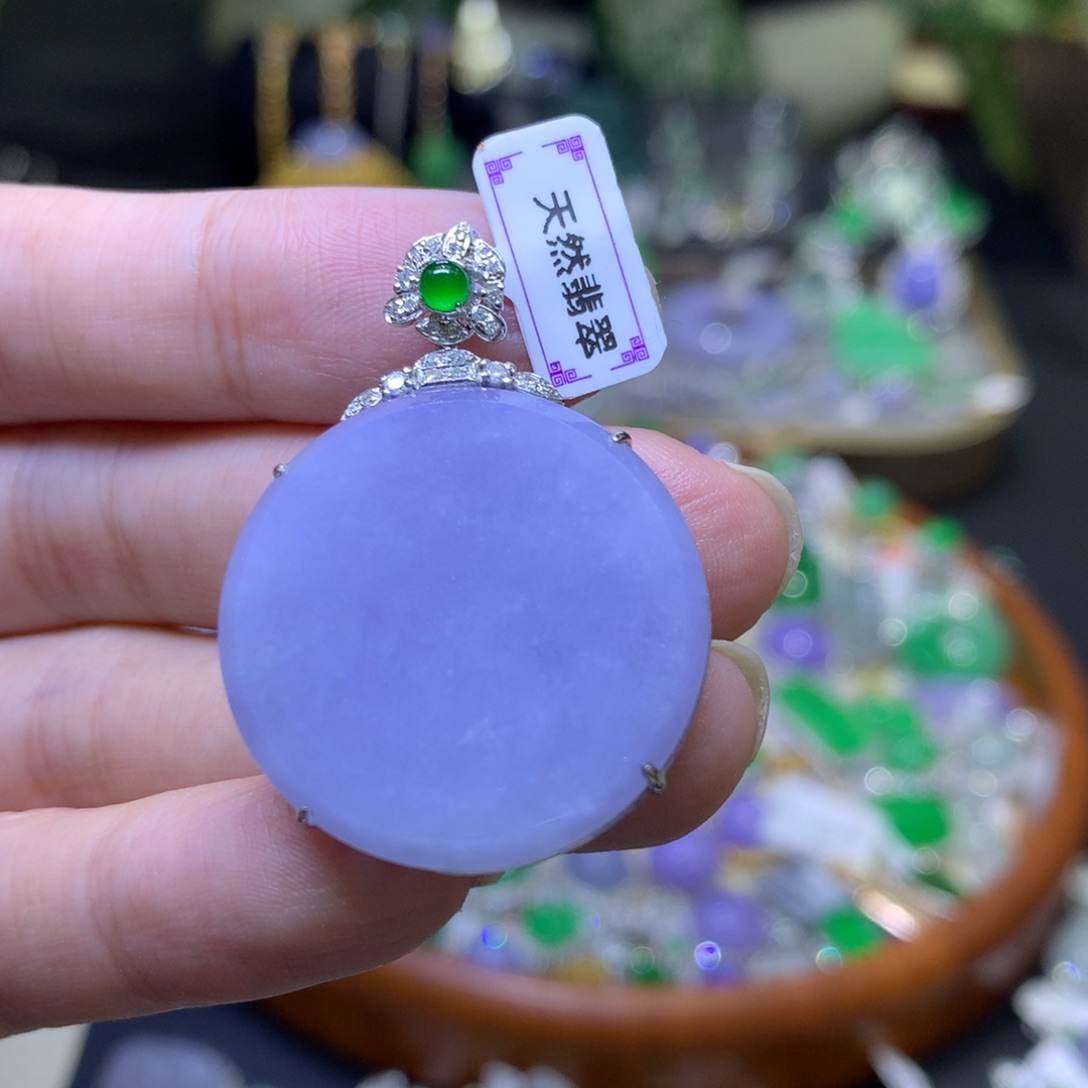 颈饰18K金镶嵌翡翠