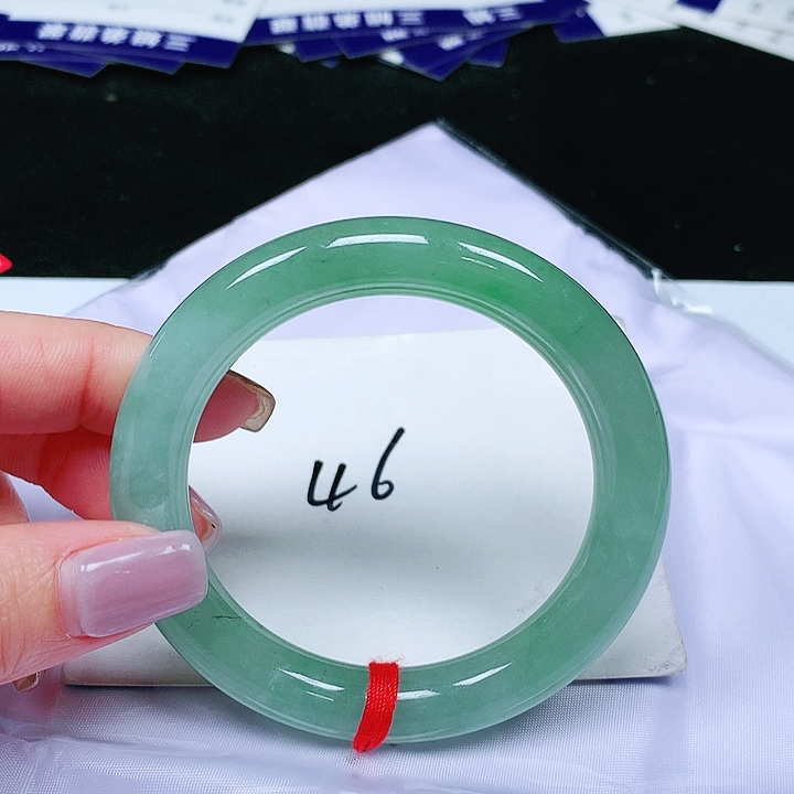 翡翠手镯（圆镯）未镶嵌