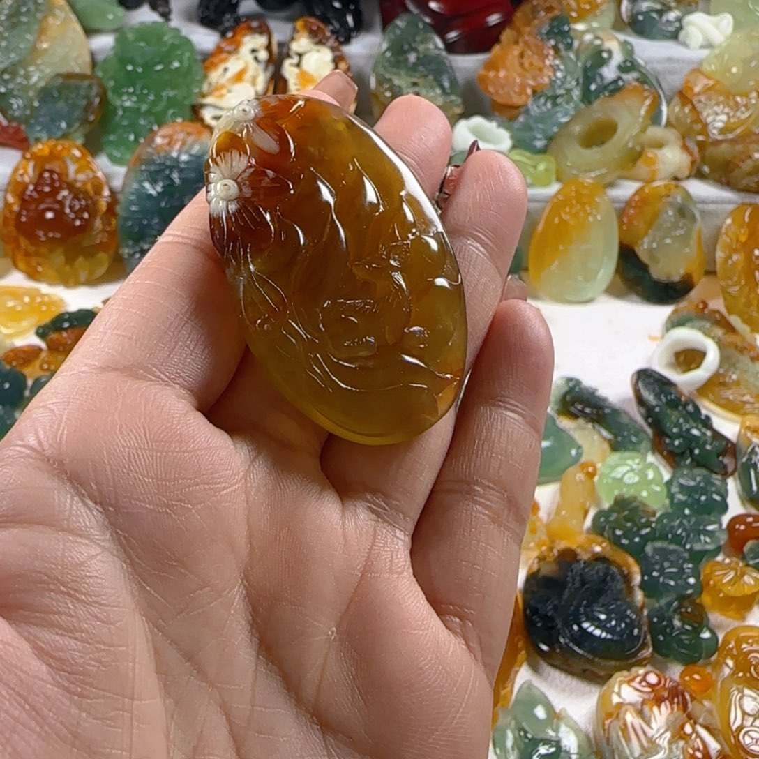 蛇纹石玉颈饰未镶嵌