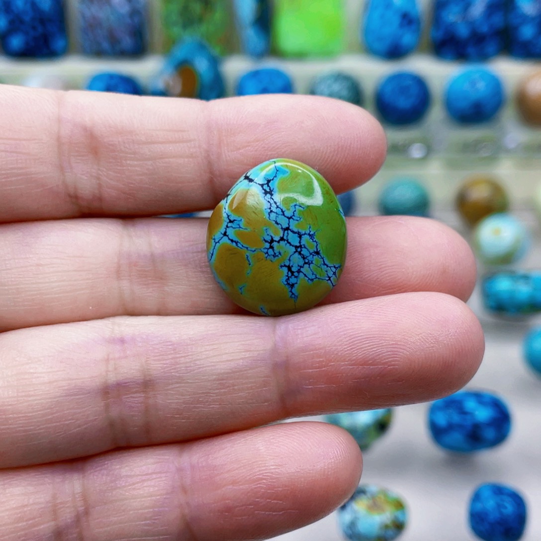 未镶嵌绿松石颈饰