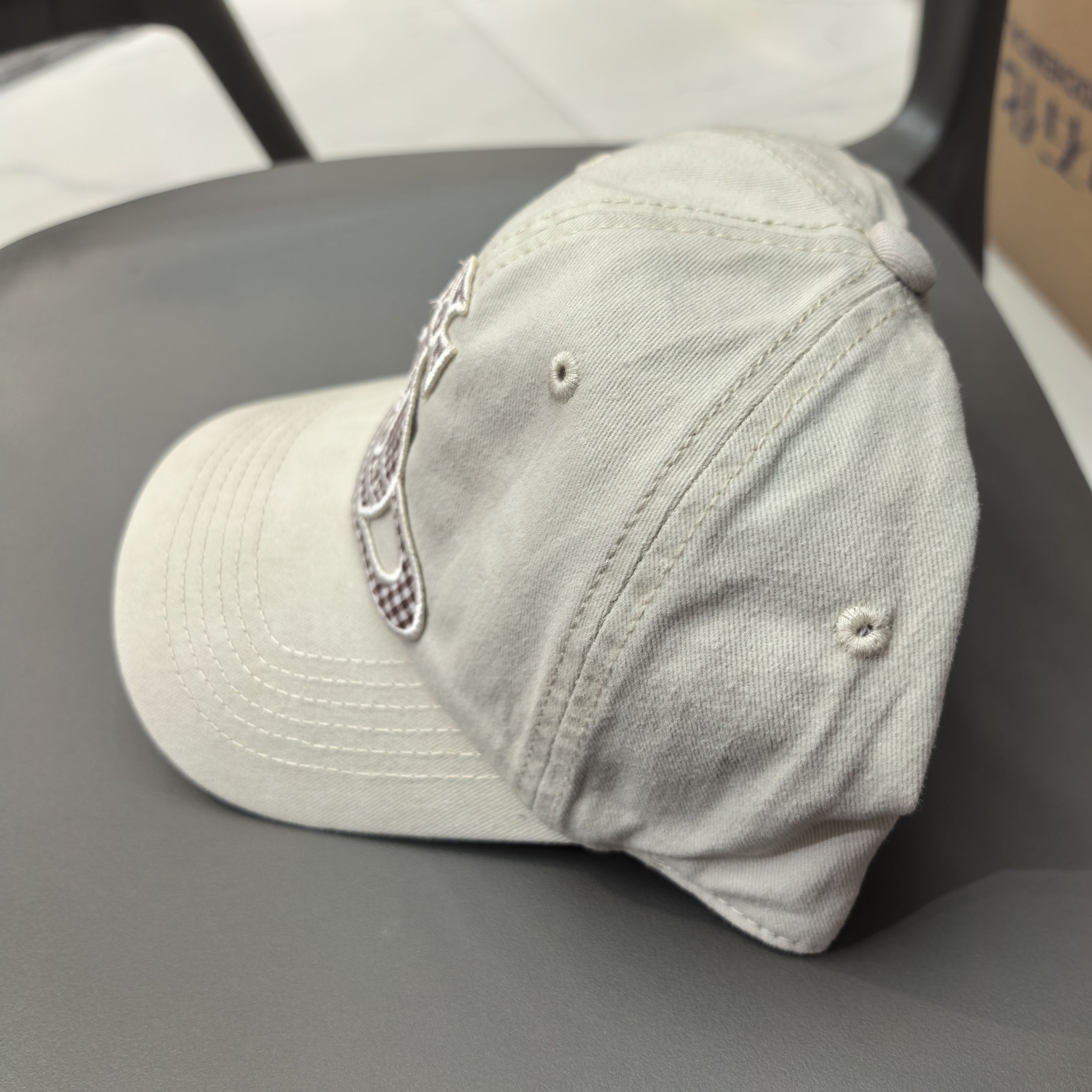 KK155咖色格子星球白色棒球帽帽子