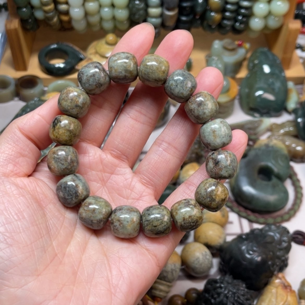【闪购商品】未镶嵌手链岫岩河磨玉（透闪石质玉）