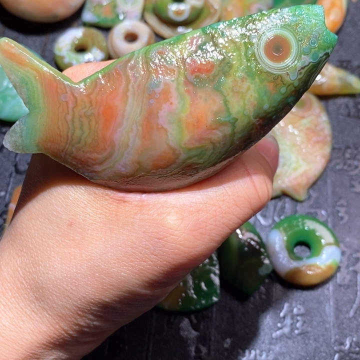 石英质玉颈饰未镶嵌