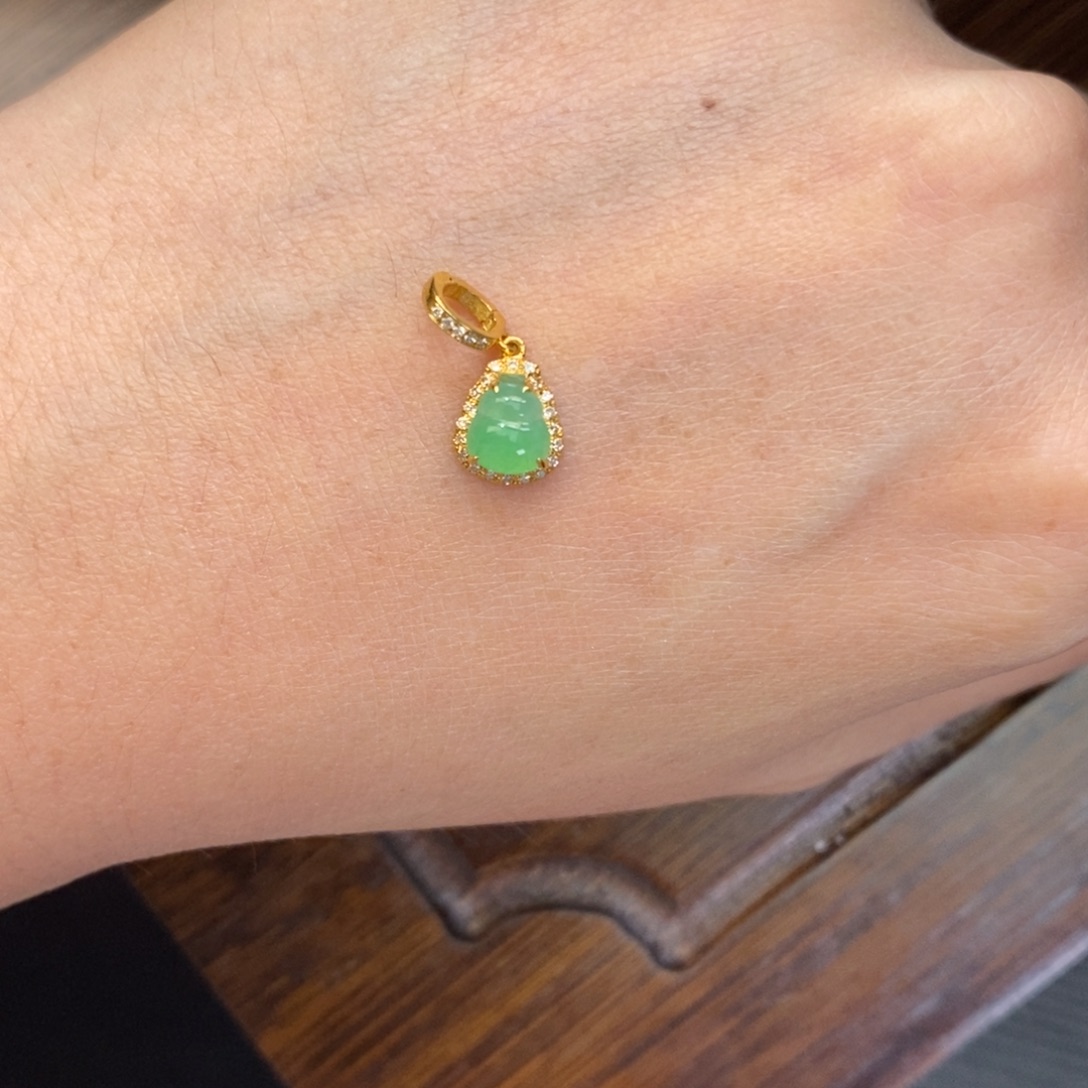 无****翡翠18K金镶嵌颈饰翡翠