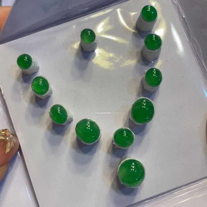 翡翠颈饰未镶嵌蛋面