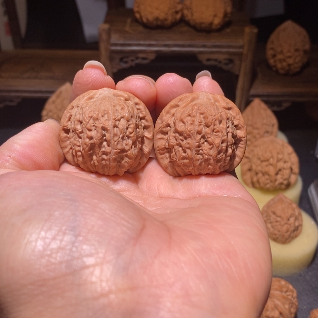 用***8文玩核桃吊坠血麒麟