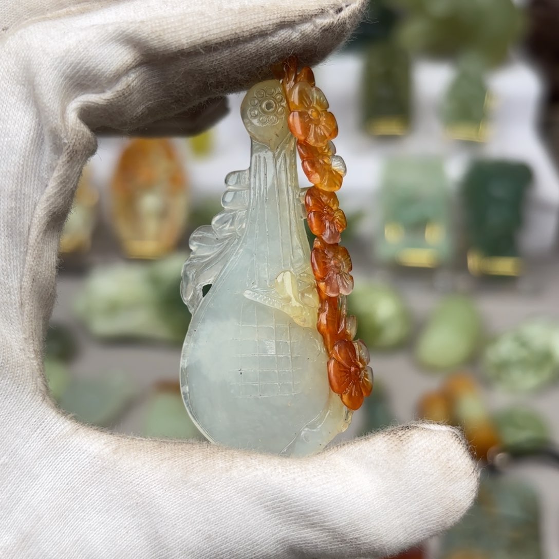 蛇纹石玉颈饰未镶嵌