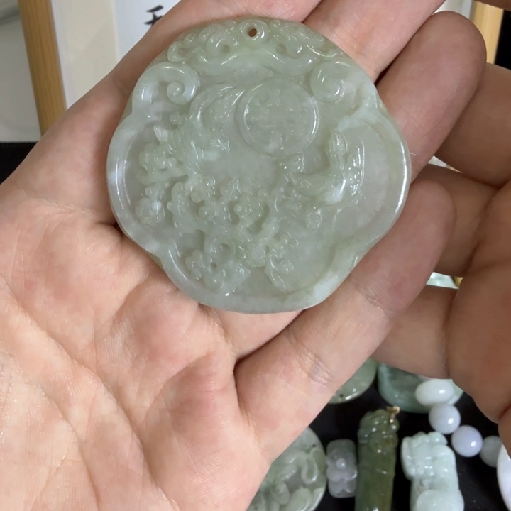 翡翠挂件未镶嵌翡翠牌子