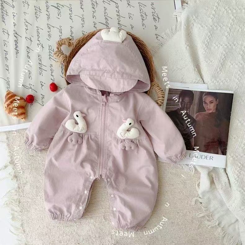 叮当猫婴儿衣服秋装新款外套宝宝春秋季冲锋衣连体衣外出爬服哈衣