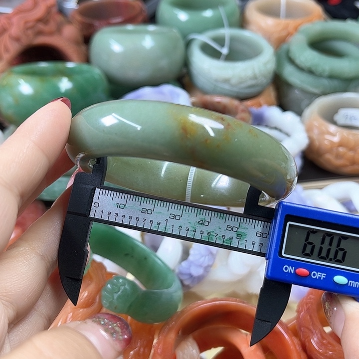 石英质玉手镯未镶嵌