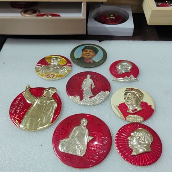 何***默其他普通金属纪念章