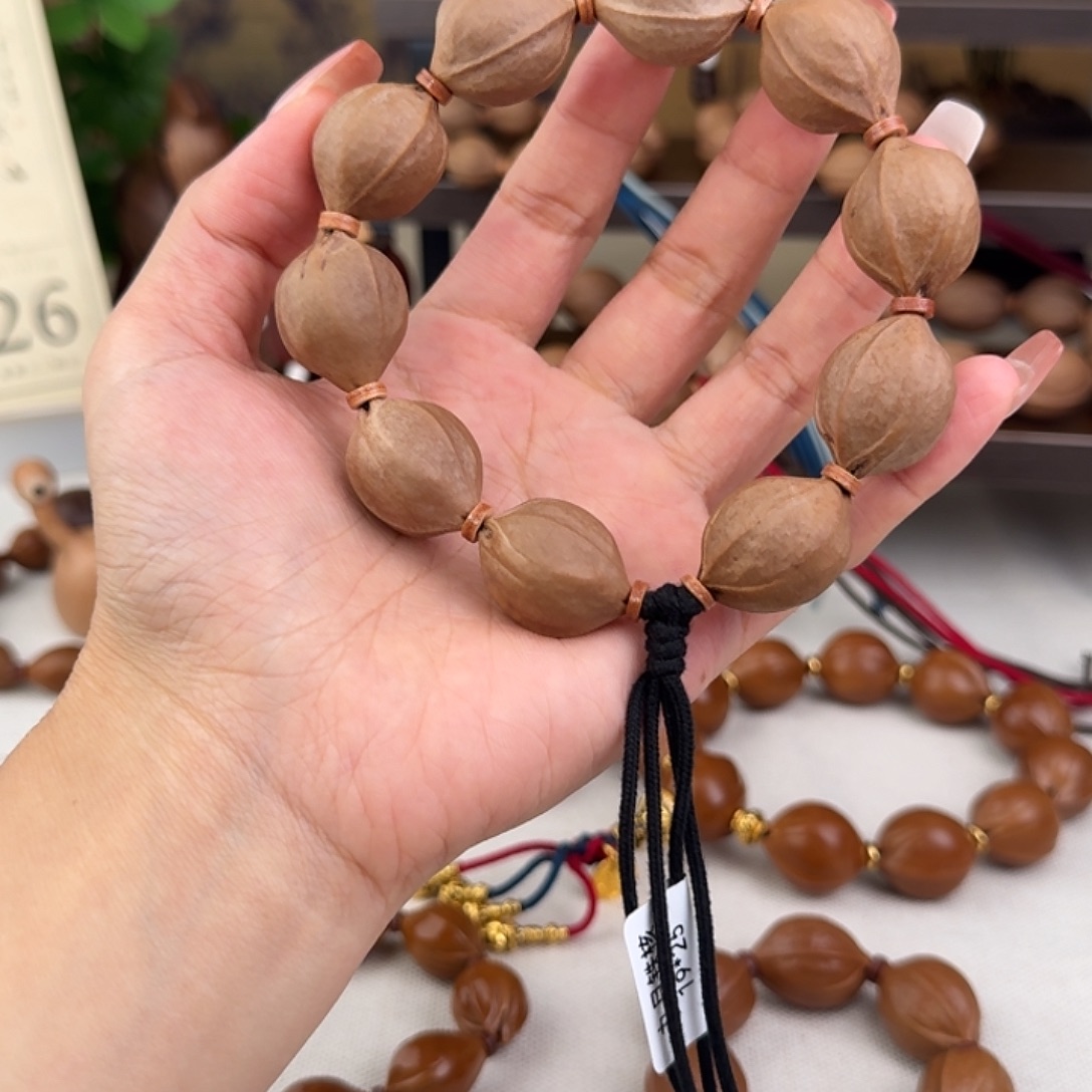 ****月手串橄榄核19*25三花核串