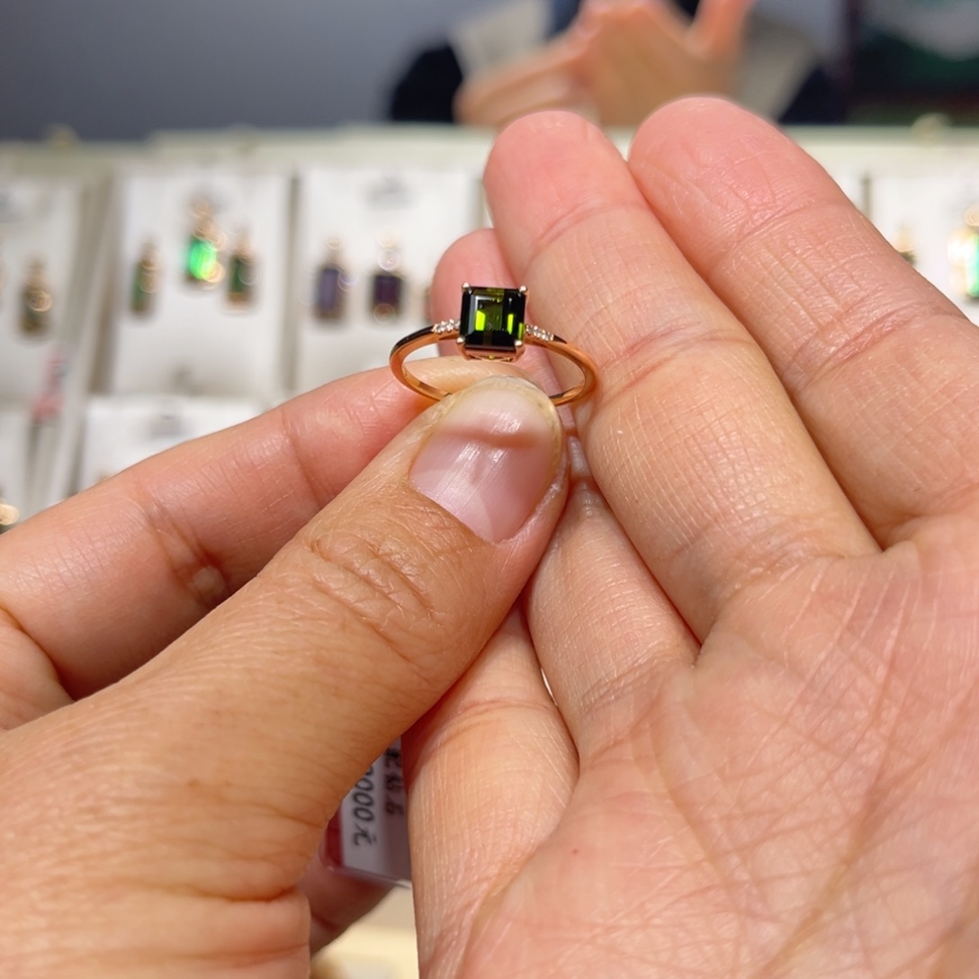 碧玺戒指18K金镶嵌՞****沫