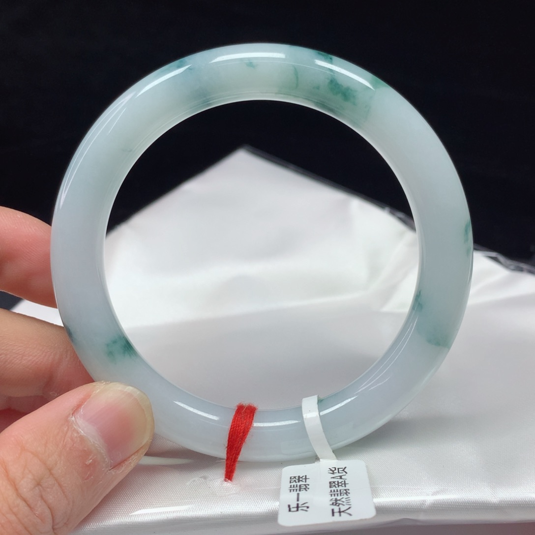 翡翠手镯（圆镯）未镶嵌57.2