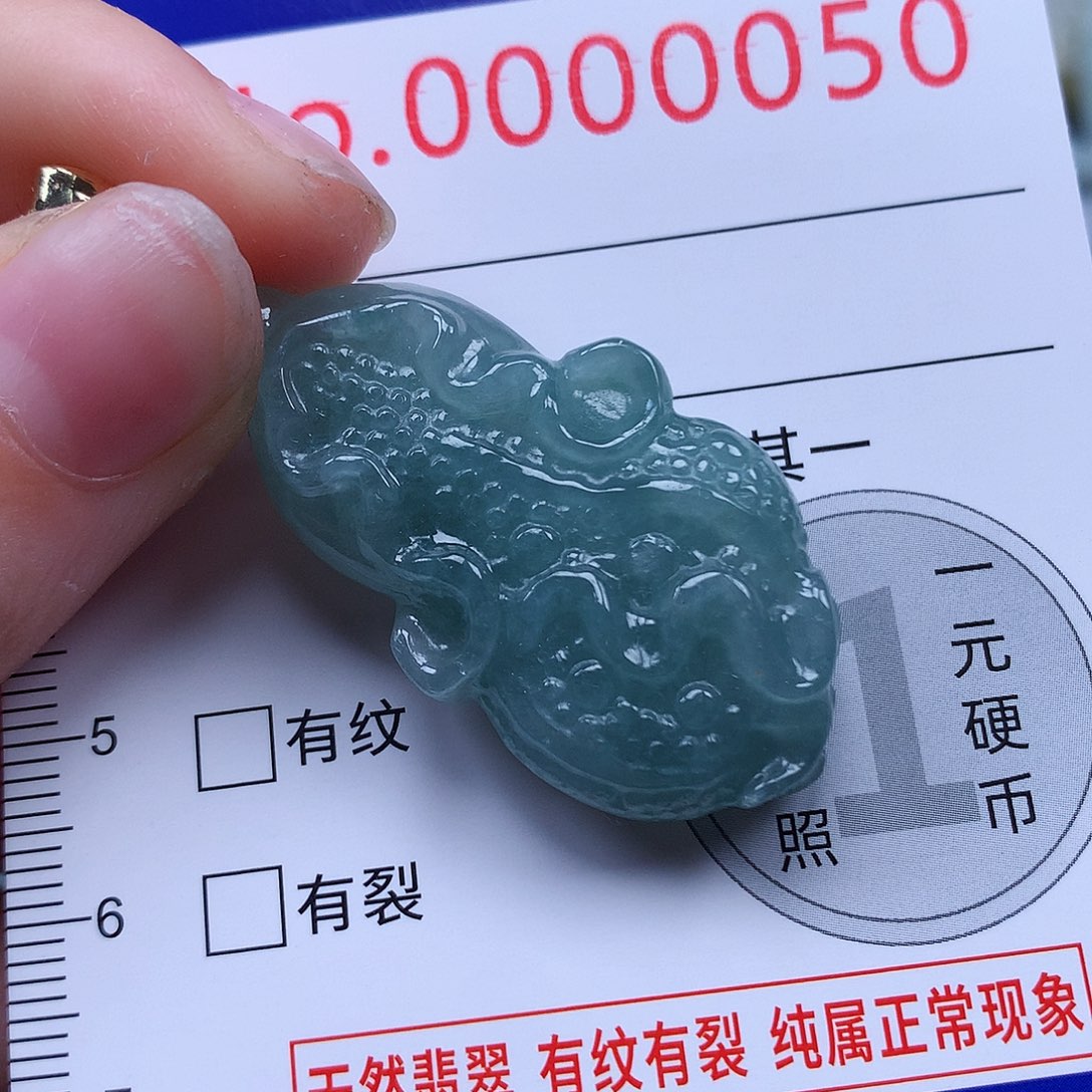 颈饰未镶嵌翡翠，
