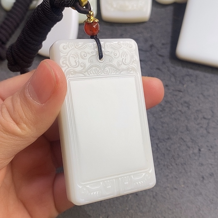 随***看和田玉未镶嵌颈饰