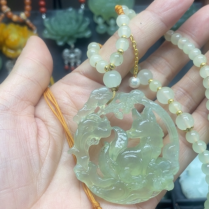 未镶嵌蛇纹石玉颈饰