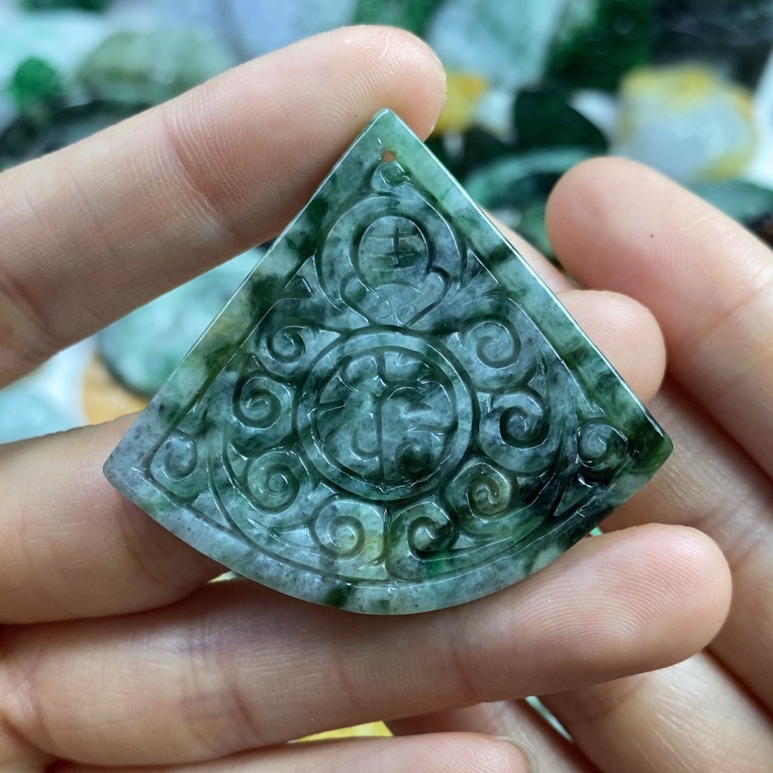 翡翠颈饰未镶嵌吊坠