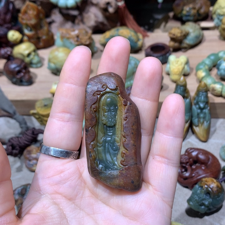 未镶嵌岫岩河磨玉（透闪石质玉）挂件