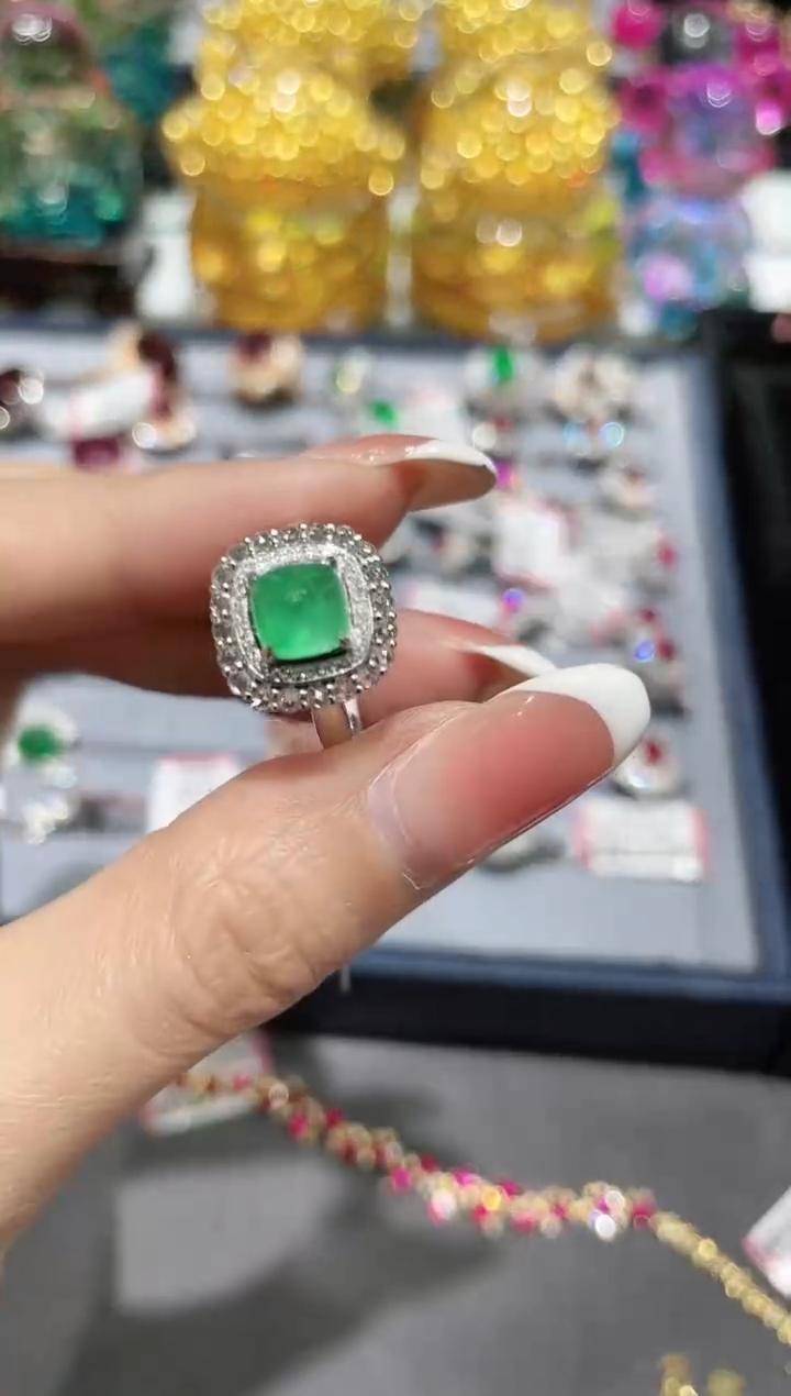 18K金镶嵌天然祖母绿戒指唐塔