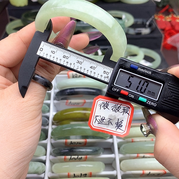 蛇纹石玉手镯未镶嵌1018