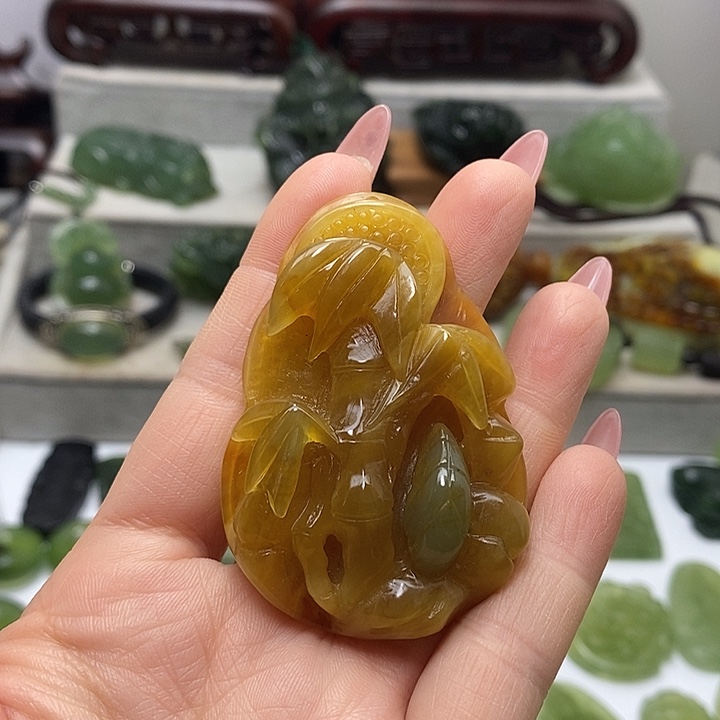 未镶嵌蛇纹石玉挂件
