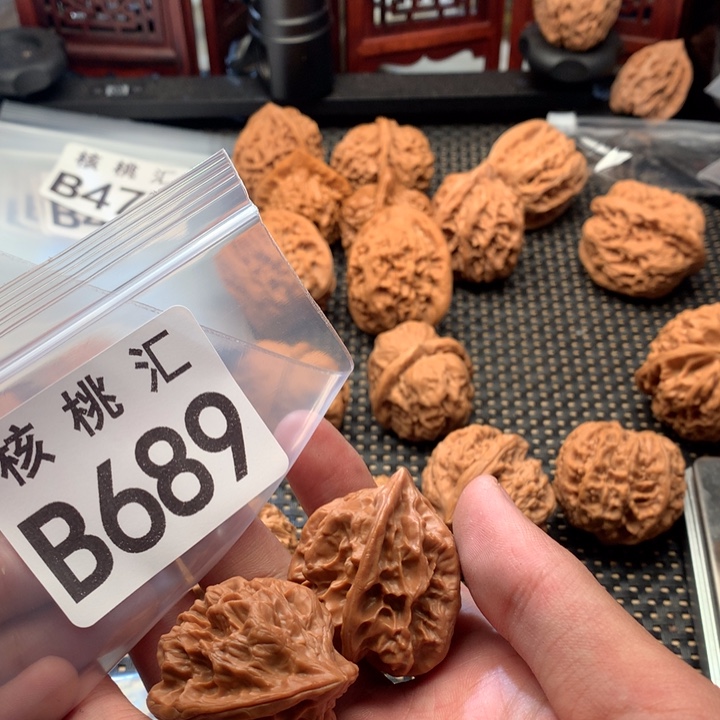 文玩核桃吊坠龙骨