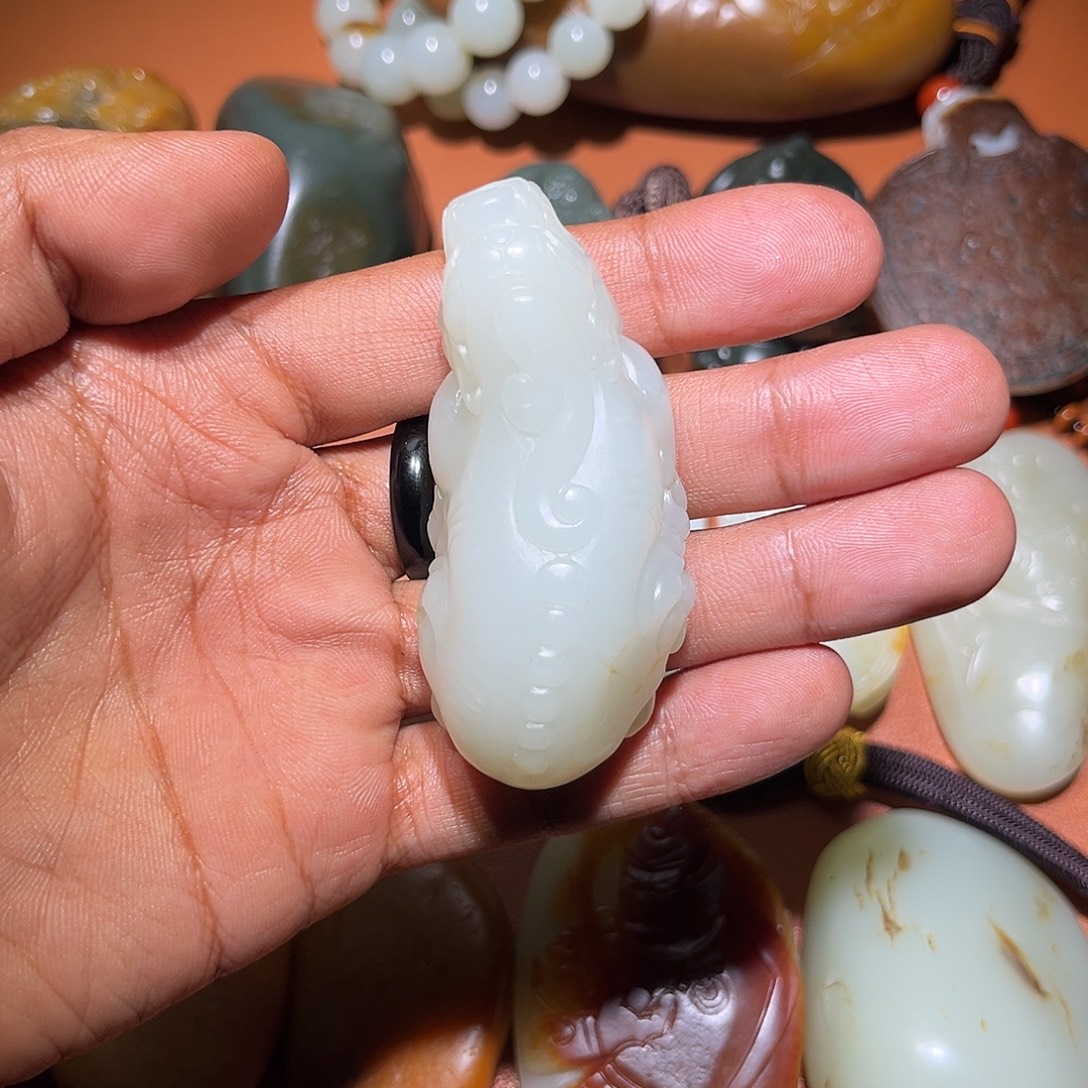 和田玉未镶嵌颈饰