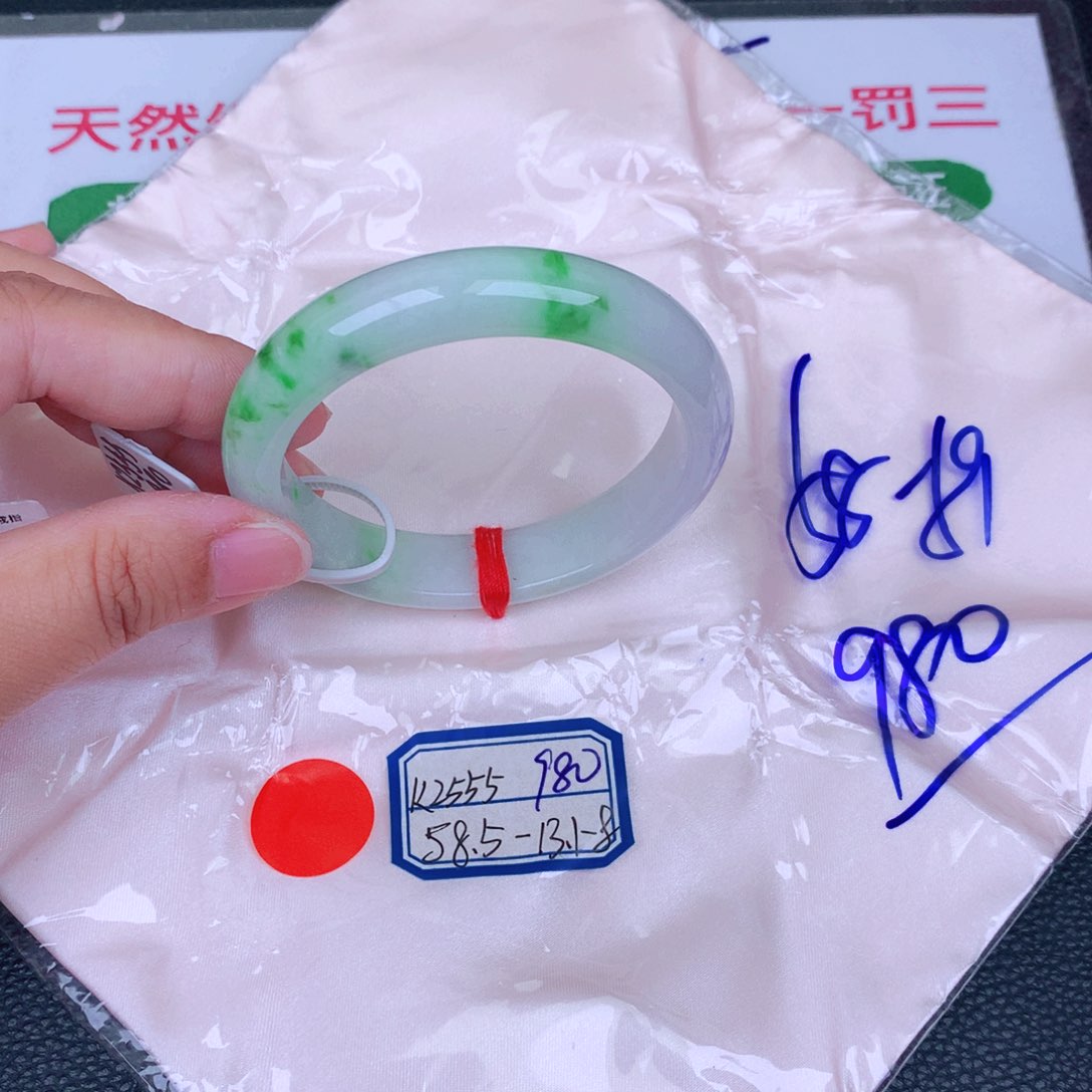 翡翠手镯未镶嵌缅甸翡翠