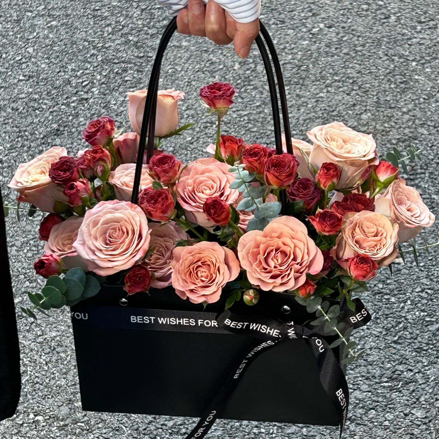 【提上日程】卡布奇诺玫瑰花巧克力泡泡混搭手提花篮生日鲜花配送生日花束生日礼物花店送花上门A7